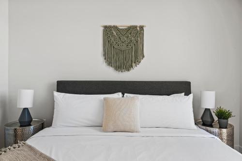 Mod Minimalism - Downtown View - Espadin Lohi