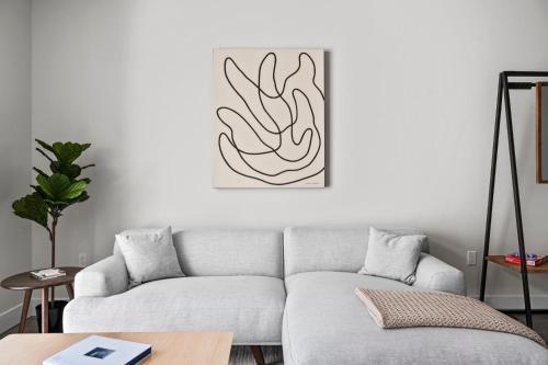 Mod Minimalism - Downtown View - Espadin Lohi