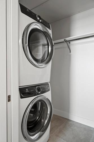 Mod Minimalism - Downtown View - Espadin Lohi