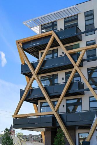 Mod Minimalism - Downtown View - Espadin Lohi