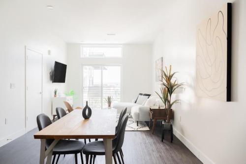 Skyline Blue Modern Loft - Espadin Lohi