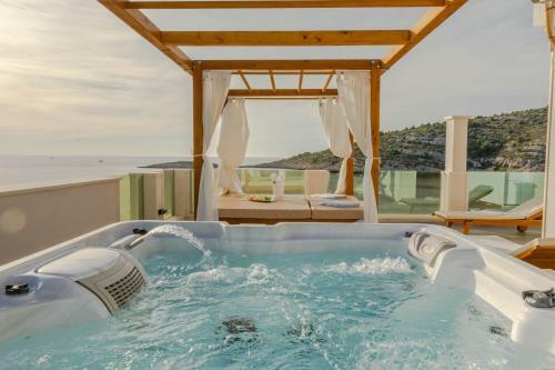 Villa Esquel - With Heated Pool