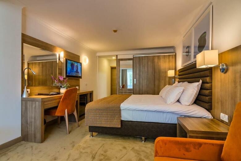 Hotel Saturn