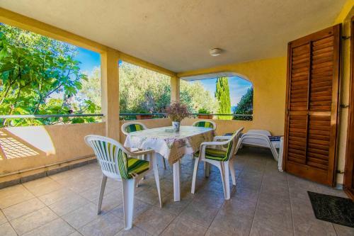 Apartment In Klanice, Island Krk