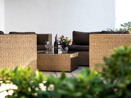 Luxury Villa On The Beach With Sunny Garden, Parking