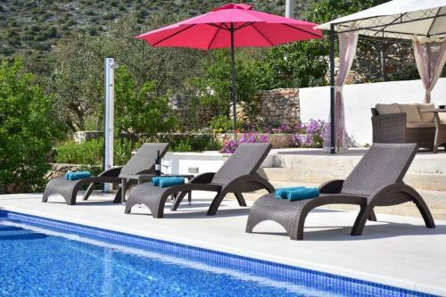 Villa Annie - Holiday Home With A Private Pool