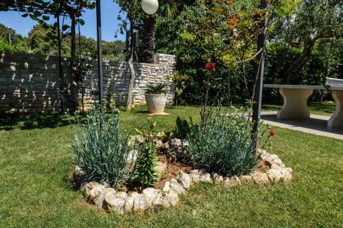 Apartments In Pjescana Uvala/istrien 10996