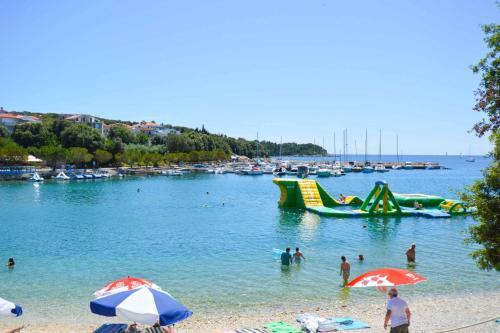Apartments In Pjescana Uvala/istrien 10996