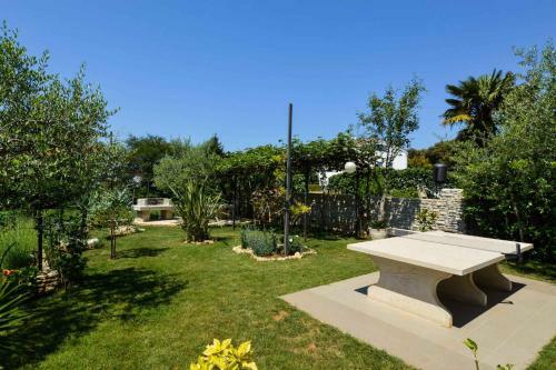 Apartments In Pjescana Uvala/istrien 10996