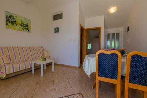 Apartments In Dramalj 39030