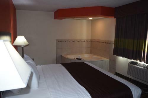 Hotel Americinn West Burlington