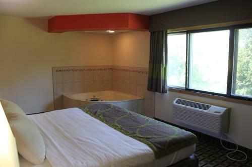 Hotel Americinn West Burlington