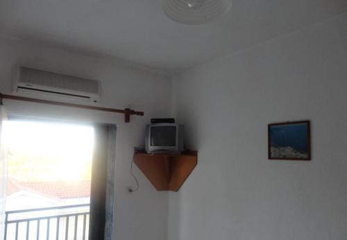 Chris Apartments