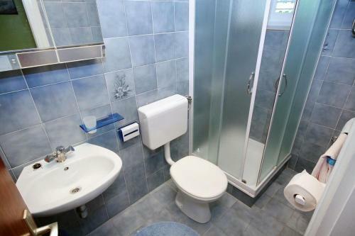 Hostal Apartments And Rooms With Parking Space Palit, Rab - 5039