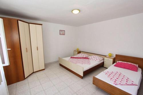 Apartments With A Parking Space Kampor, Rab - 17873