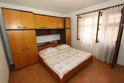 Apartments With A Parking Space Kampor, Rab - 17873