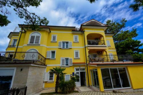 Apartment 10 In Villa Petrac