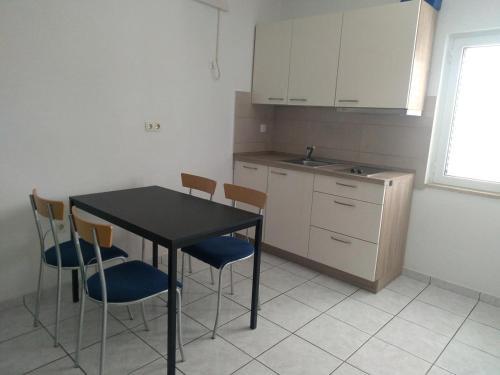 Apartments By The Sea Kampor, Rab - 18268