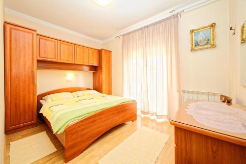 Apartments With A Parking Space Palit, Rab - 4970