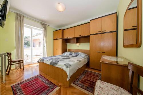 Apartments With A Parking Space Palit, Rab - 4970