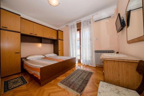 Apartments With A Parking Space Palit, Rab - 4970