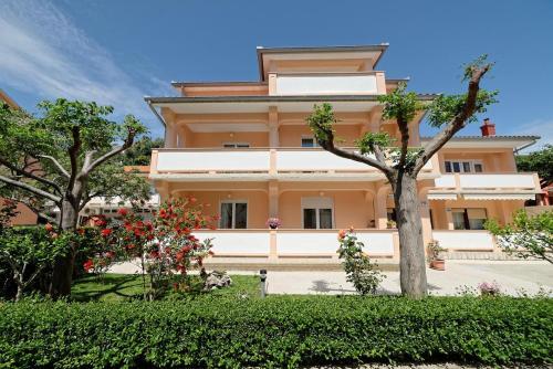 Apartments With A Parking Space Palit, Rab - 4970