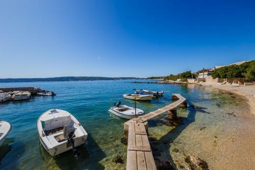 Beachfront Apartment Nehaj Kastel