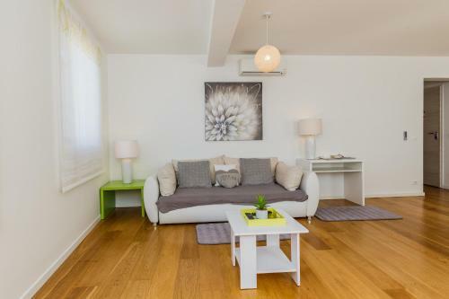 Beachfront Apartment Nehaj Kastel