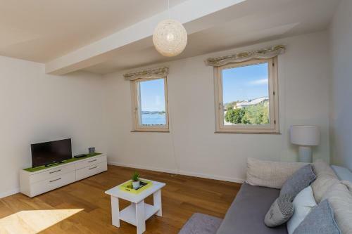 Beachfront Apartment Nehaj Kastel