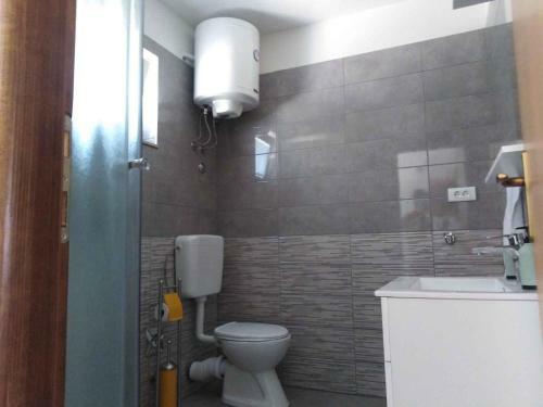 Apartment In Kastel Kambelovac 39022