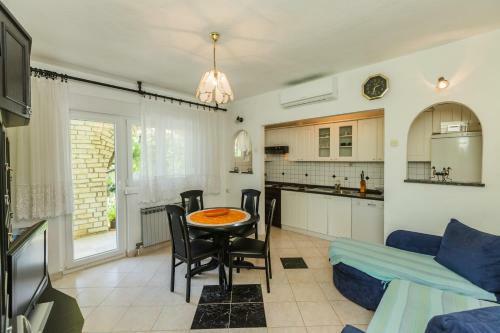 Family Friendly Apartment Kastelo