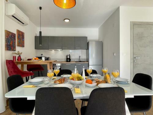 Sunlight Lux Apartment