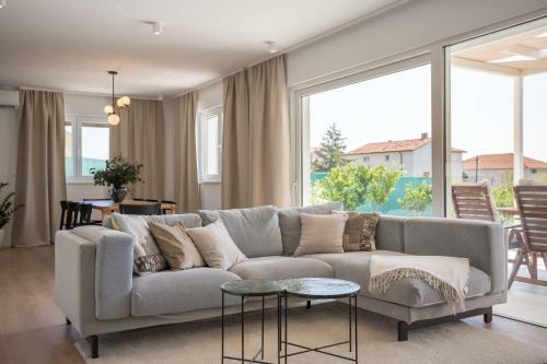 Villa Eli - New Unique Holiday House With Swimming Pool