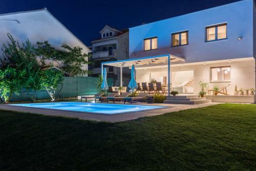 Villa Eli - New Unique Holiday House With Swimming Pool