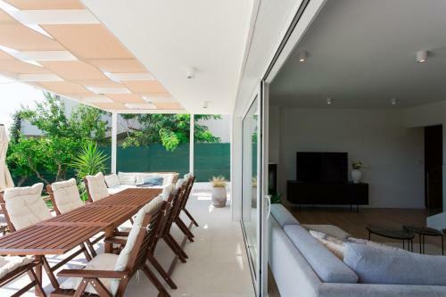 Villa Eli - New Unique Holiday House With Swimming Pool