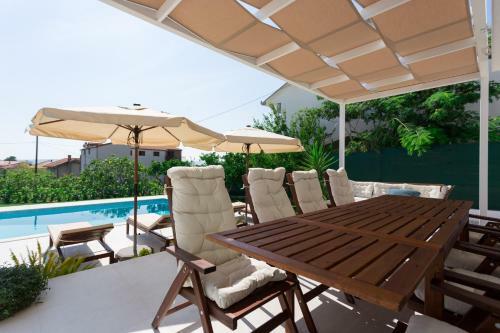 Villa Eli - New Unique Holiday House With Swimming Pool