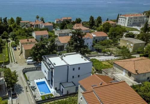 Villa Ema Kastela With Private Heated Pool