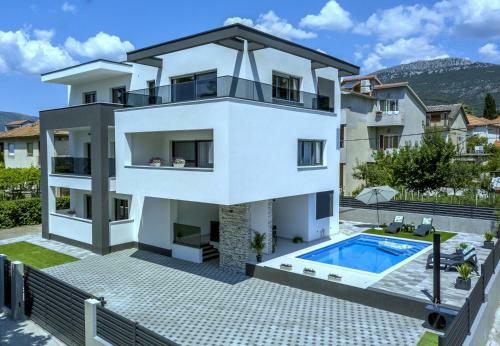 Villa Ema Kastela With Private Heated Pool