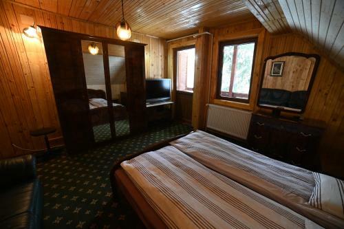 Cabana Satic Piatra Craiului La Doi Viermi