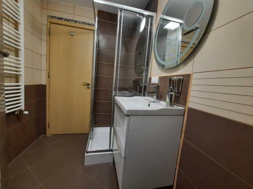 Romantic Jacuzzi Luxury Apartment