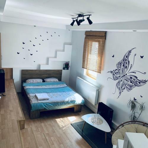 Hostal My Place - Butterflies