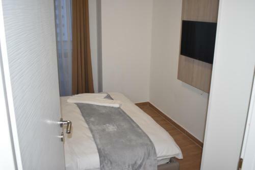 Roman?s Apartment Shopping City