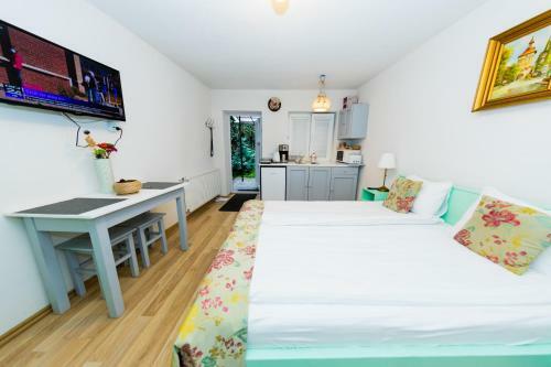 Tischler Apartment & Studio