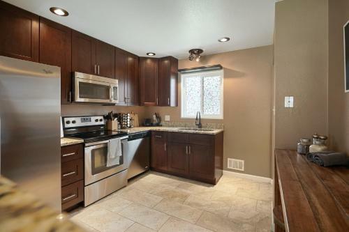 @ Marbella Lane - 4br Cozy & Comfy Northglenn