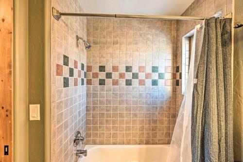 Pet-friendly Townhome With Grill And Mtn Views!