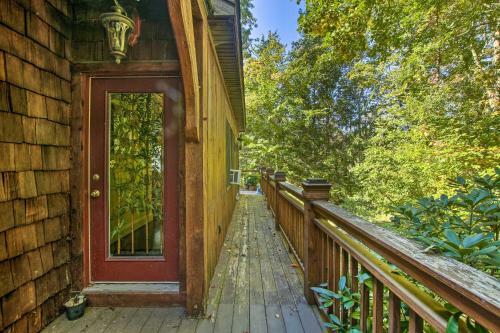 Rustic Retreat With Hot Tub In North Branford!
