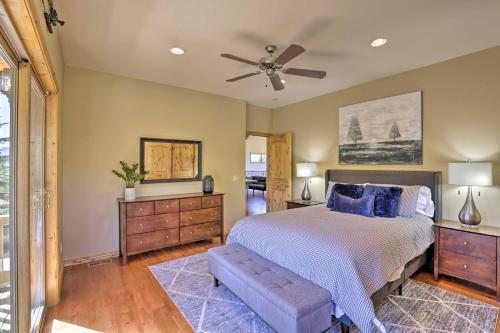 Lavish Cabin With Great Indoor And Outdoor Space!