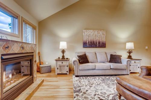 Snowy Paws At Eagles Nest Townhome