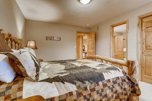 Snowy Paws At Eagles Nest Townhome