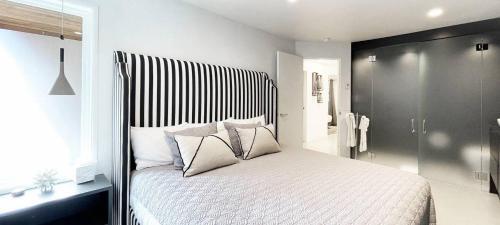 Downtown Modern Creekside By Exceptional Stays